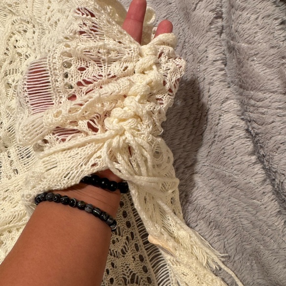 Elegant Cream Lace Beach Cover-Up - Picture 6 of 7